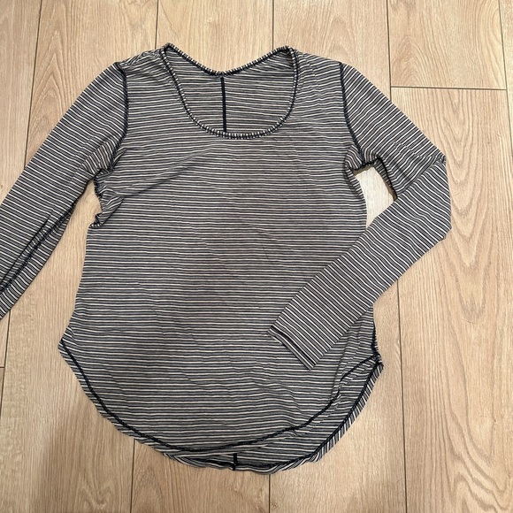 Lululemon long sleeve - Picture 2 of 5